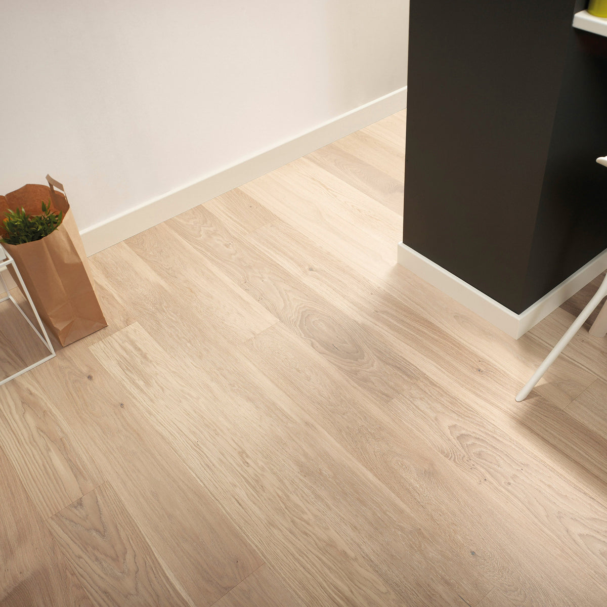 AR8493 Ashton &amp; Rose Hutton (Cheesecake Grande)